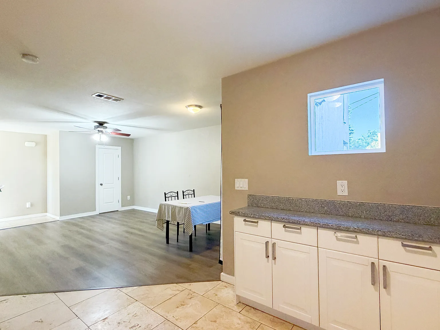 3 bed, 1.5 bath, 1400 sqft, $2,800 — Photo 2