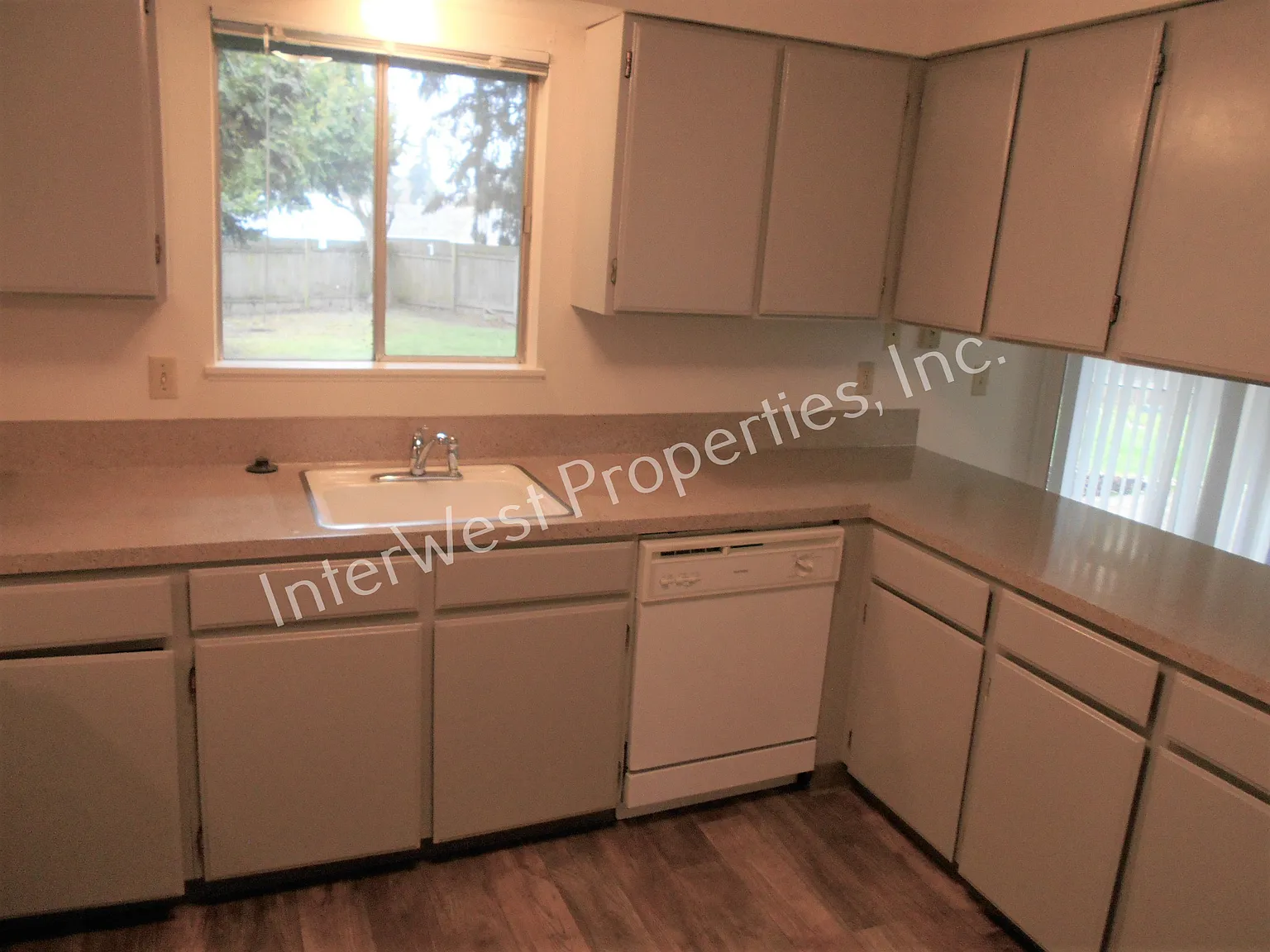 3 bed, 1.5 bath, 1500 sqft, $2,195 — Photo 4