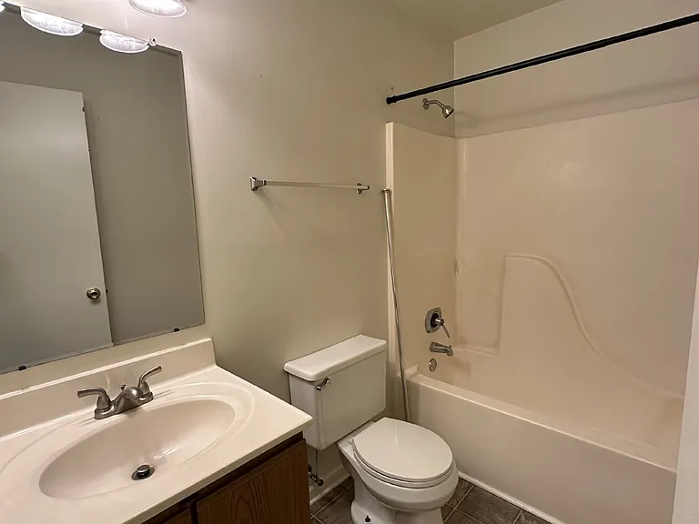104 Glenside Ct — Photo 6