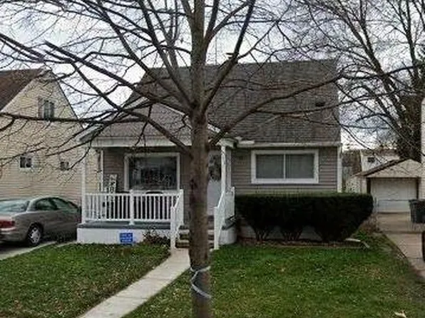 221 Massoit St, Clawson, MI 48017