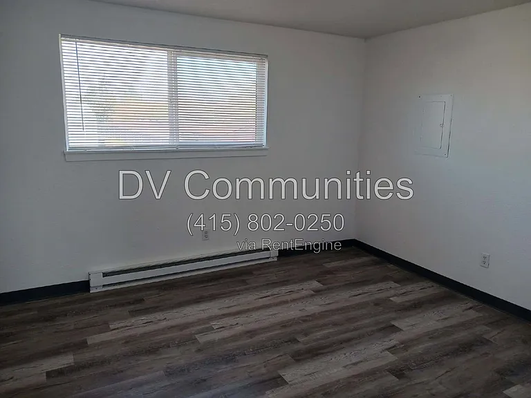 389 NE 10th St #12 — Photo 9