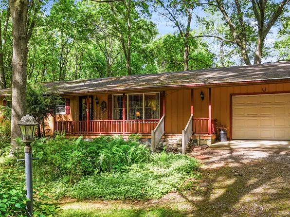 1250 Hideaway Ln, Hillsdale, MI 49242