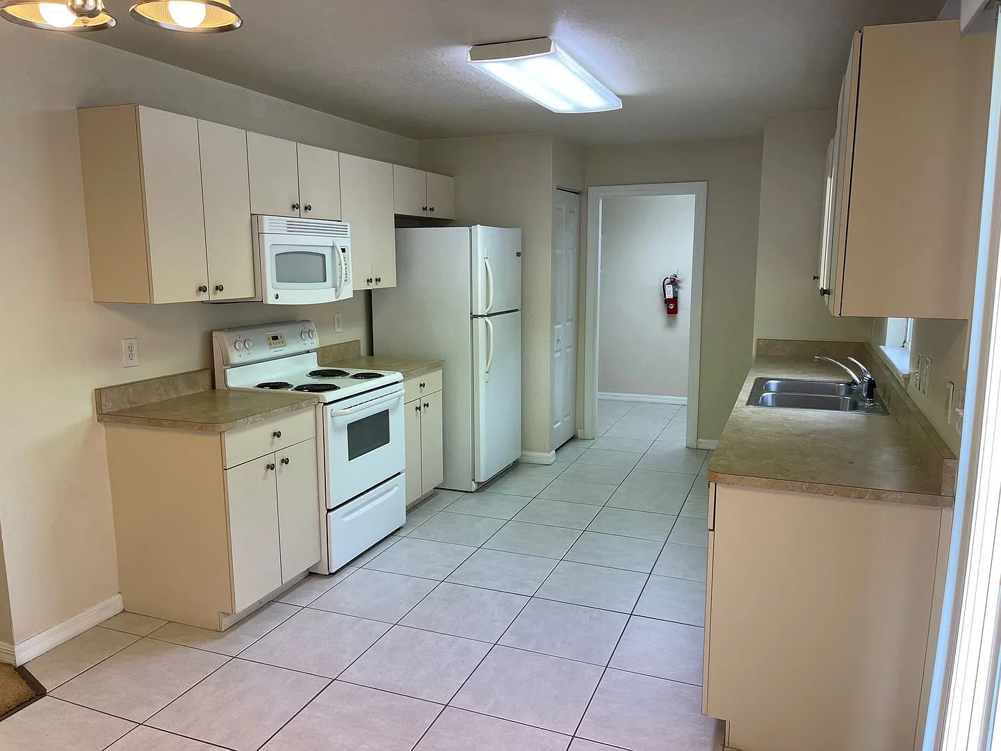 2 Bedroom 2 Bathroom — Photo 4