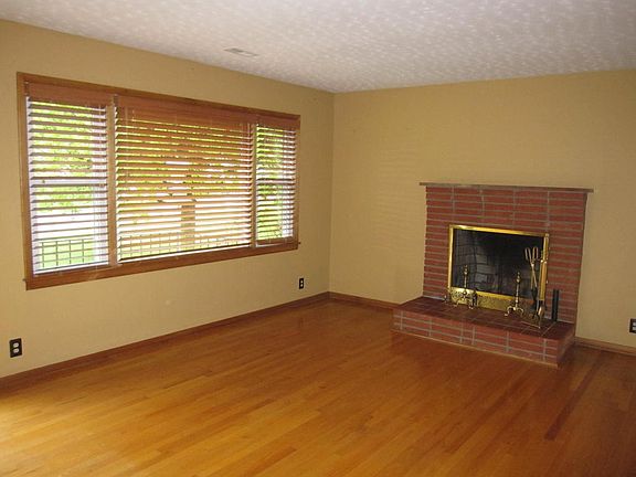 3rd image of 1016 Russwood Dr