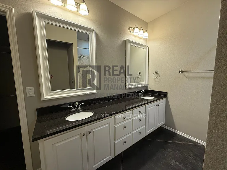 7620 Legacy Pkwy — Photo 17