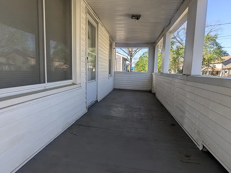 994 Peerless Ave — Photo 2