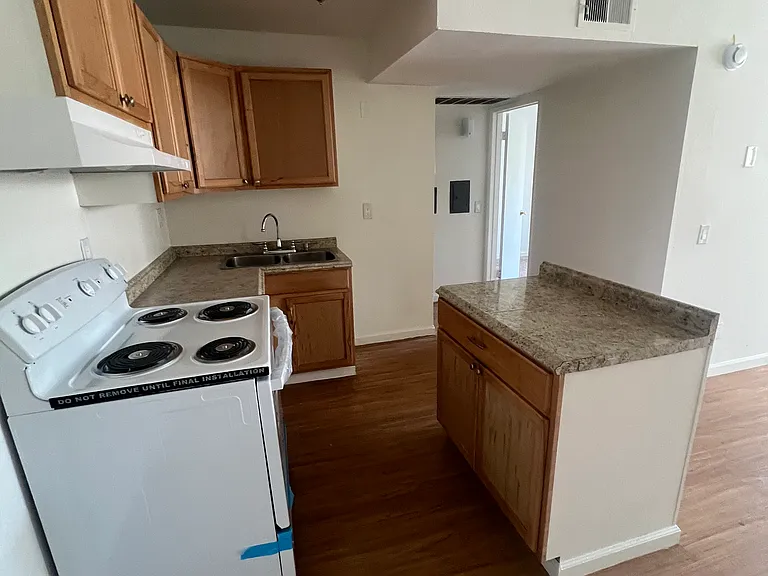 Lennox Lanai Apartments — Photo 13