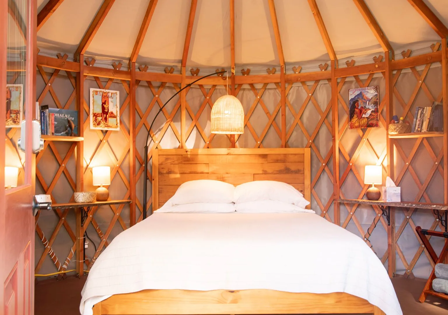 Furnished studio yurt in Hawi — Photo 1