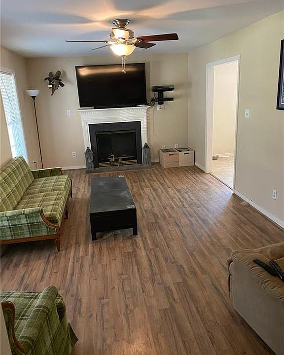 2nd image of 2719 Quisenberry St