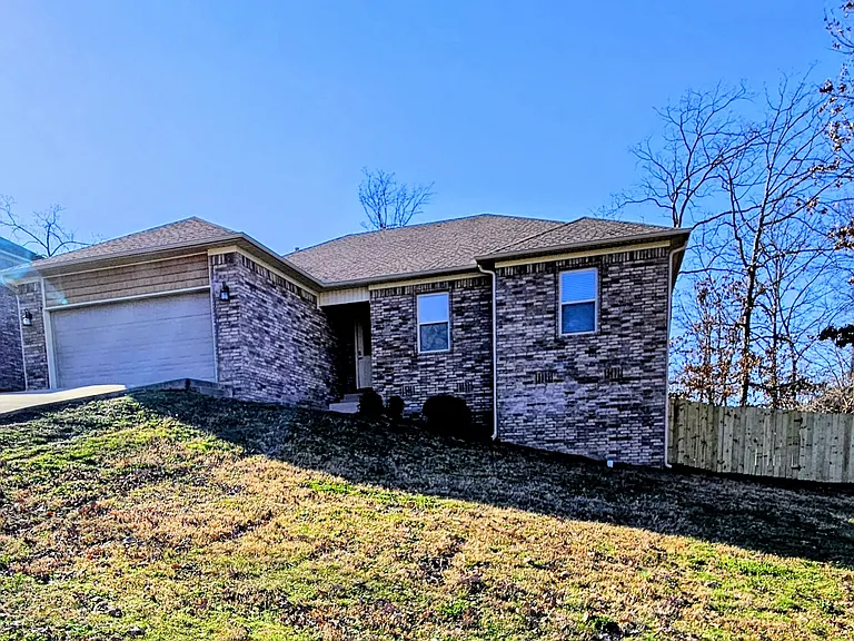24 Pecan Ln — Photo 1