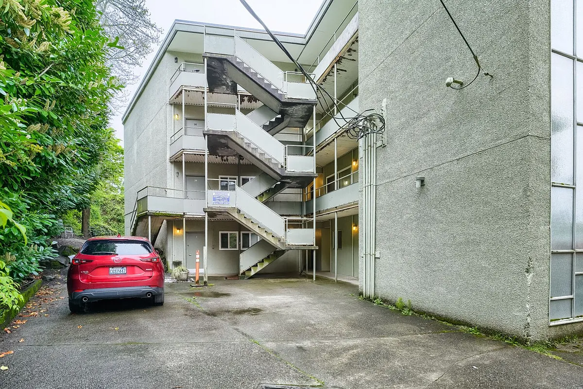 Building Photo - Four Seasons Apartments