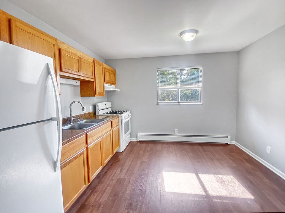 Lakeview Apartments - 136 N Lake St Grant MI | Zillow
