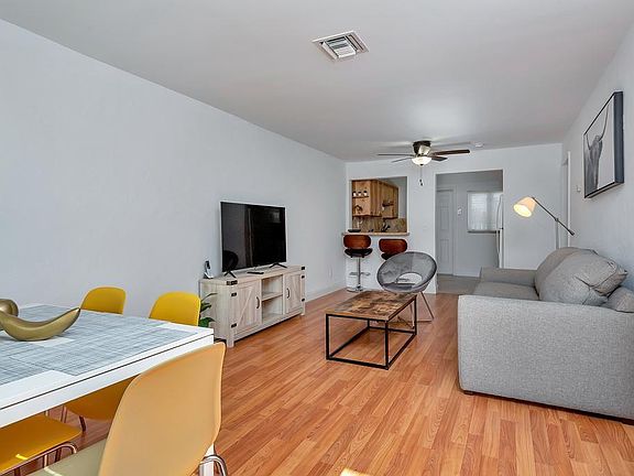5th image of 1050 SW 30th St #A