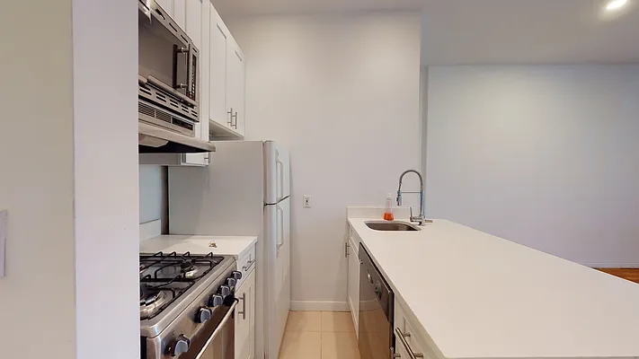 Rented by Bond New York | media 19