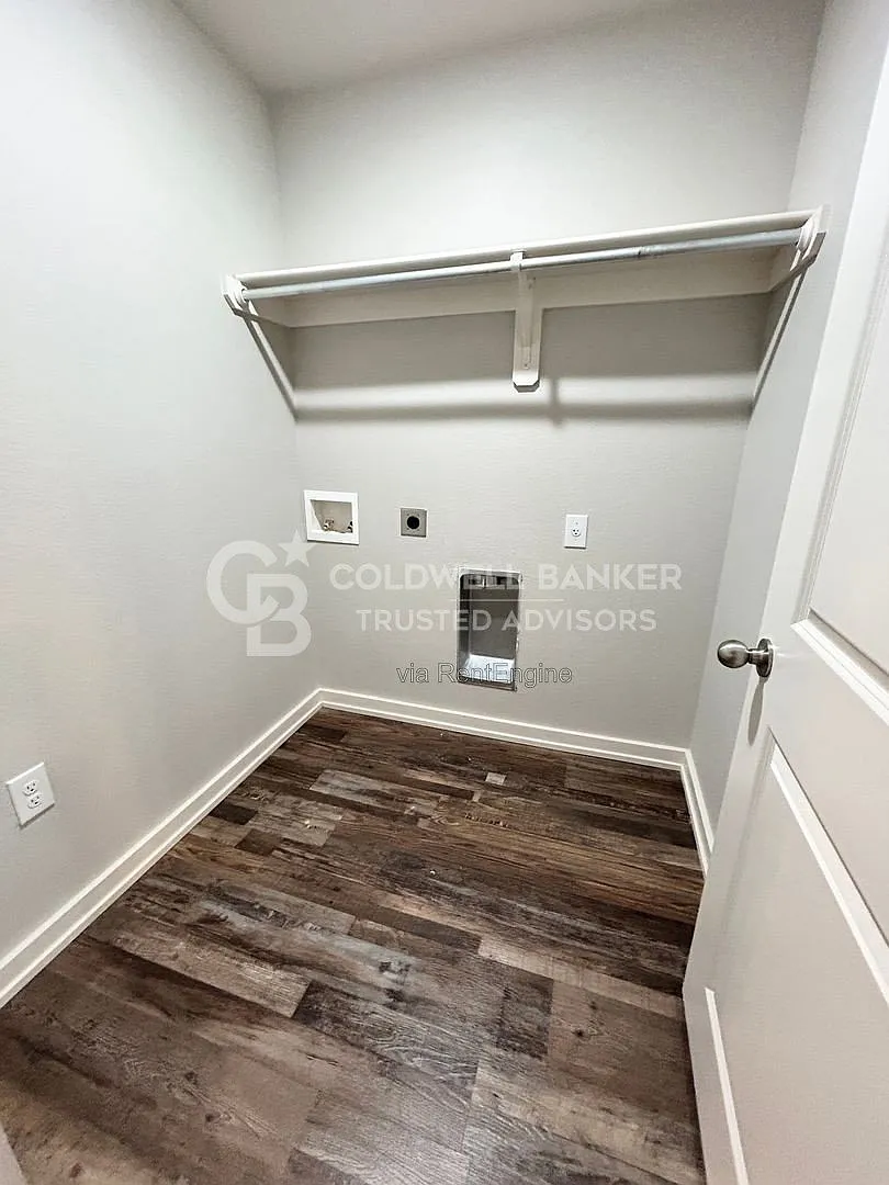 3 bed, 2.0 bath, 1372 sqft, $1,650 — Photo 4