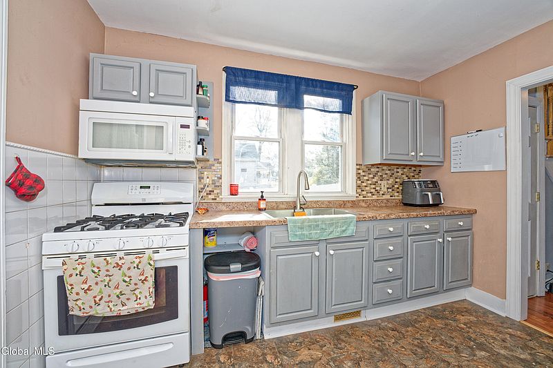 5th image of 145 Berkshire Boulevard