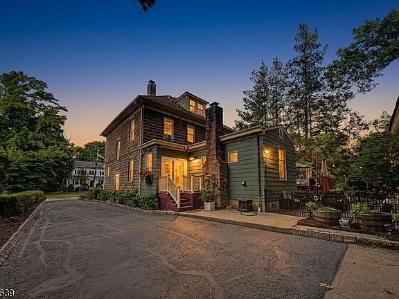 3rd image of 11 Willow St