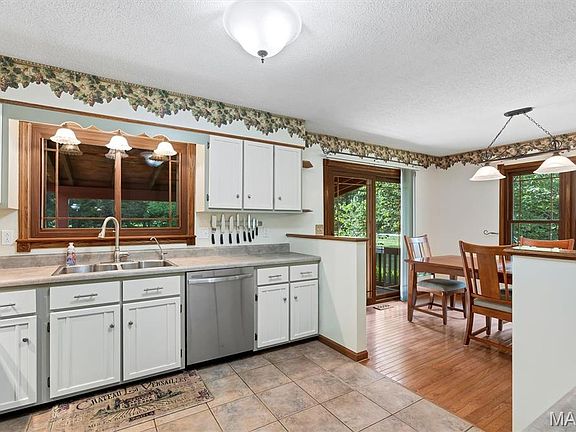 3rd image of 15740 Ruby Ln