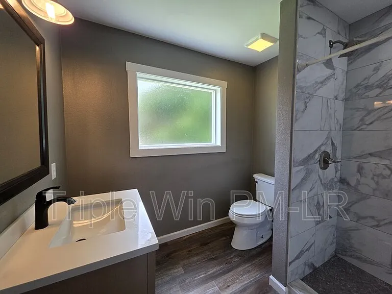 1908 E Lakeview — Photo 13