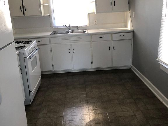 4th image of 108 S Vicksburg St APT 7