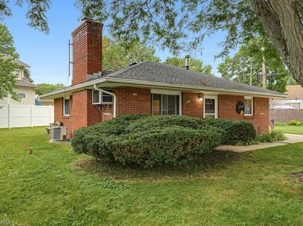 2568 9th Ct, Cuyahoga Falls, OH 44221