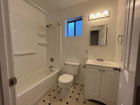 5th image of 1637 D St #A