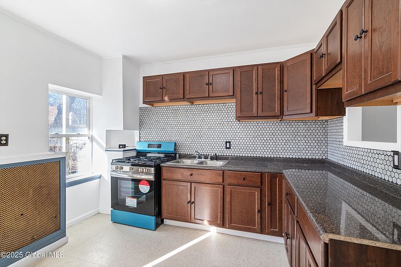 5th image of 36 Raymo Street