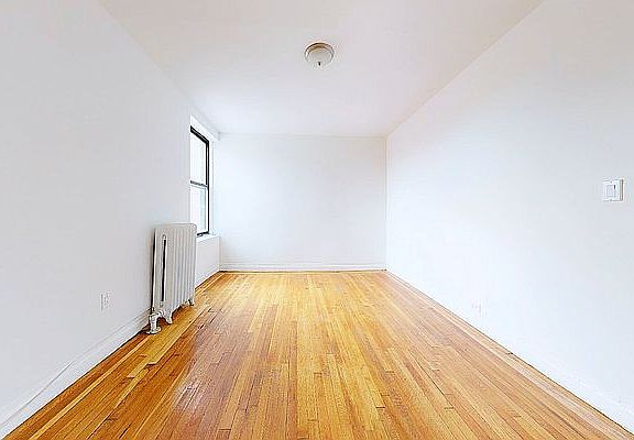 4th image of 4848 Broadway #D5