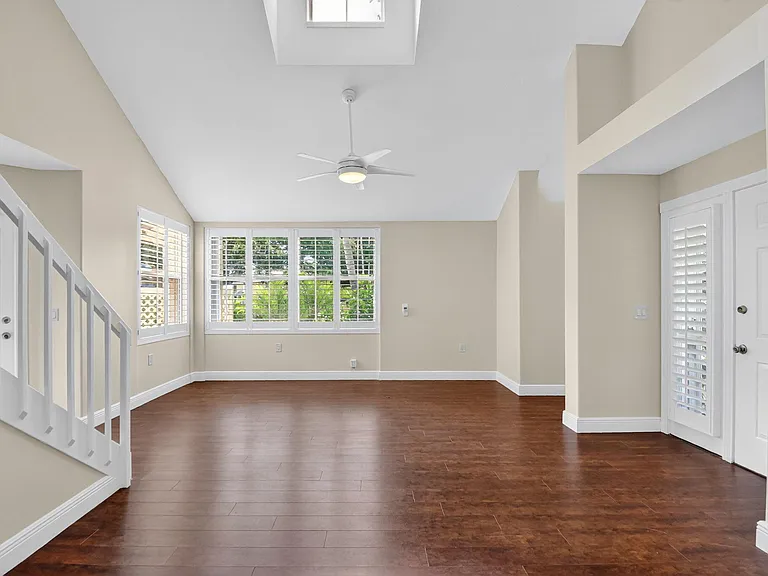 204 Andover Ct — Photo 6