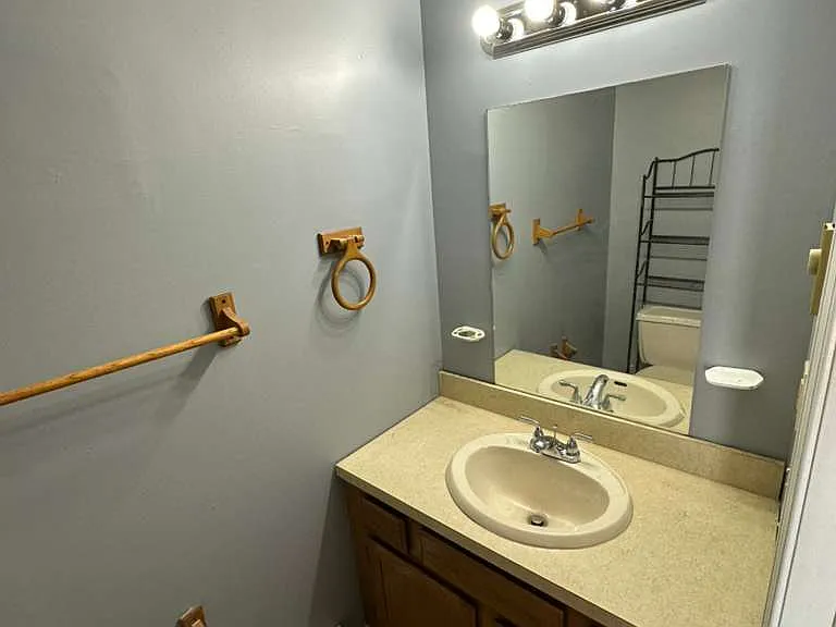 176 Lincoln St #9 — Photo 7