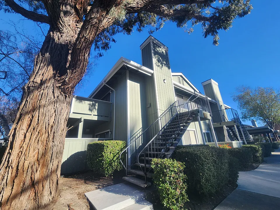 201 Compton Cir #D