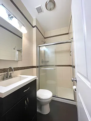 Rented by Astoria Realty | media 7