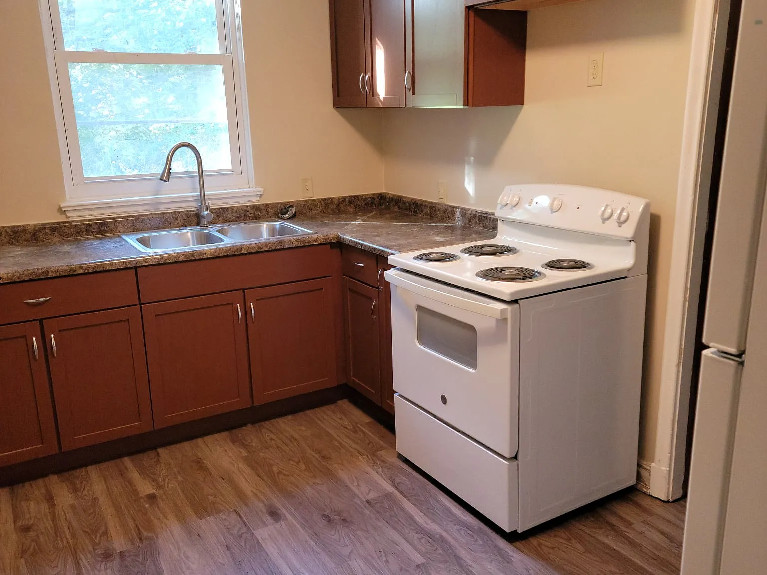 2 bed, 1000 sqft, $798 — Photo 2