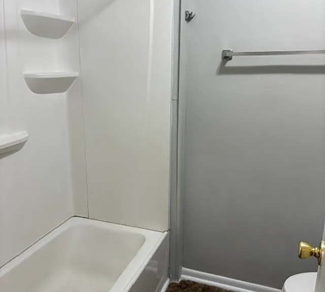 2709 N Davis Hwy — Photo 5