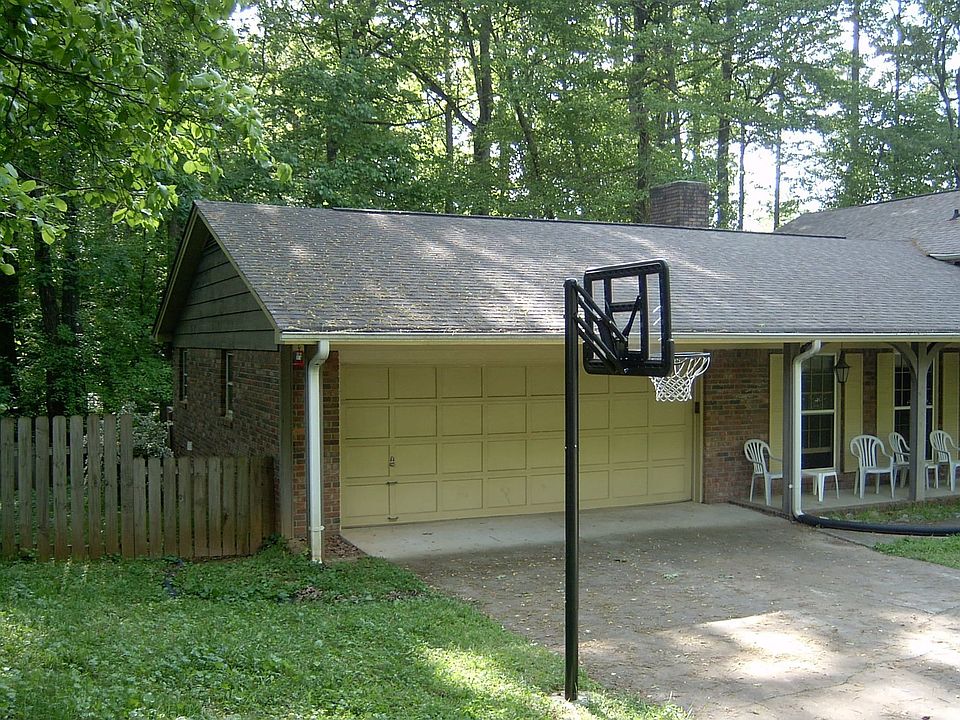 1st image of 1967 Crescent Dr