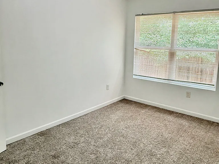 863 Langston Trce — Photo 9
