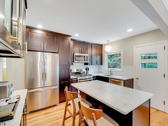 5th image of 55 Greenwood Ave