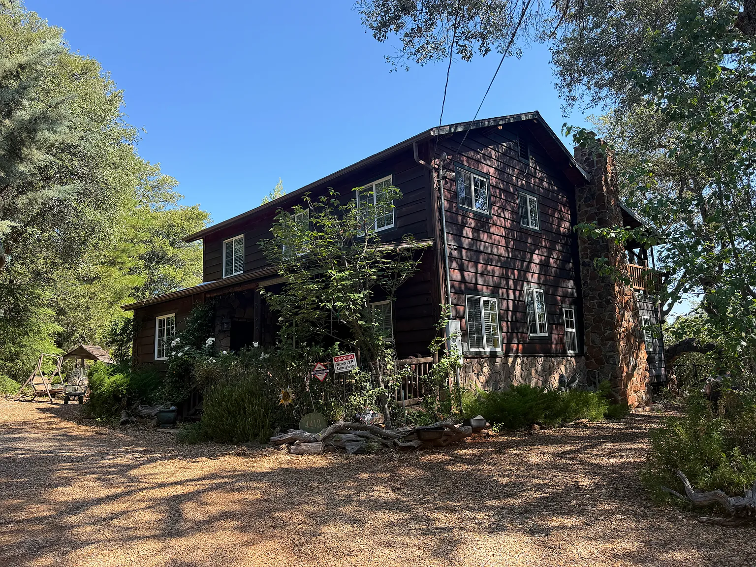 6 bed, 2500 sqft, $4,490 — Photo 1