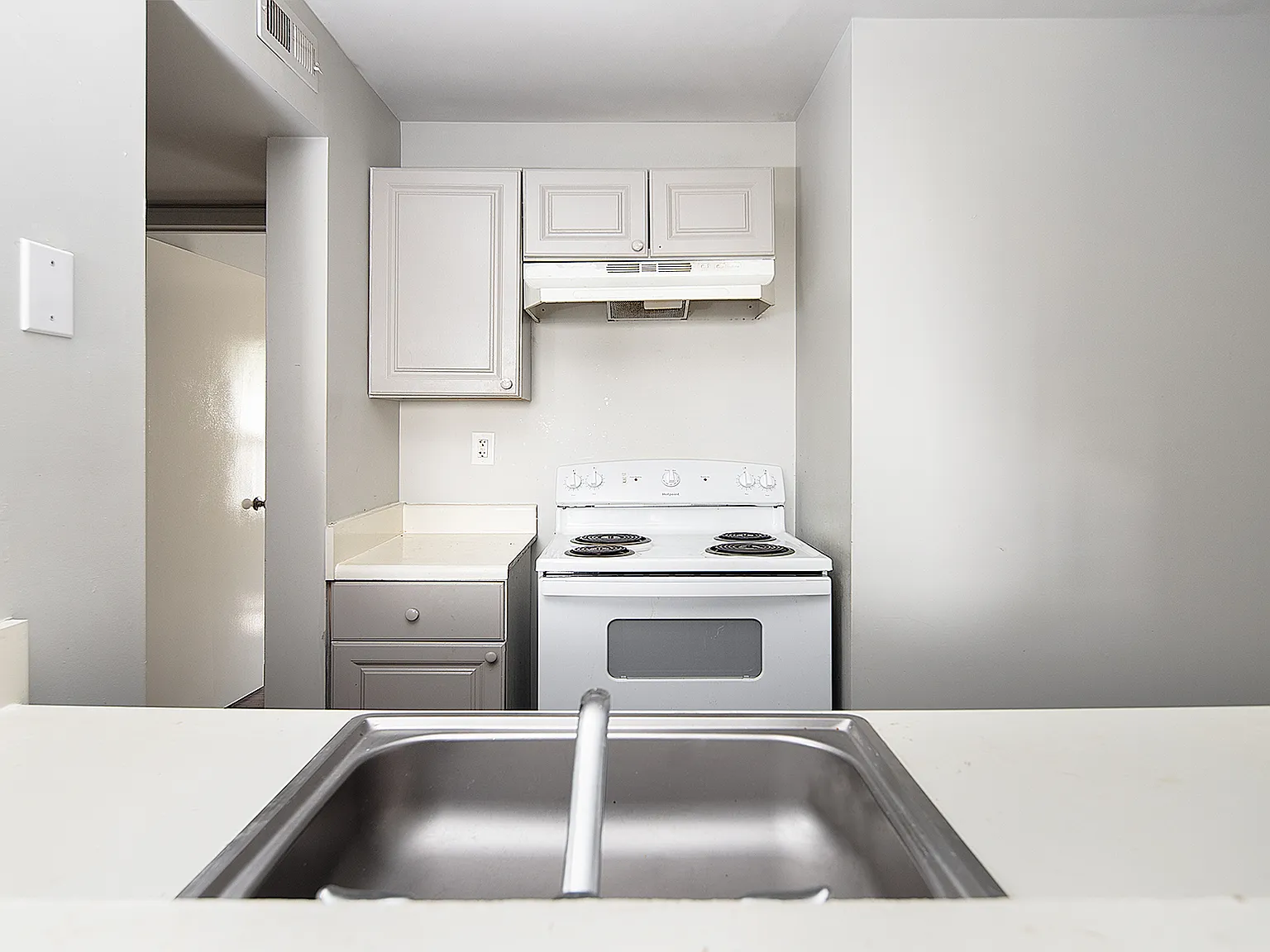 2 bed, 750 sqft, $1,195 — Photo 1
