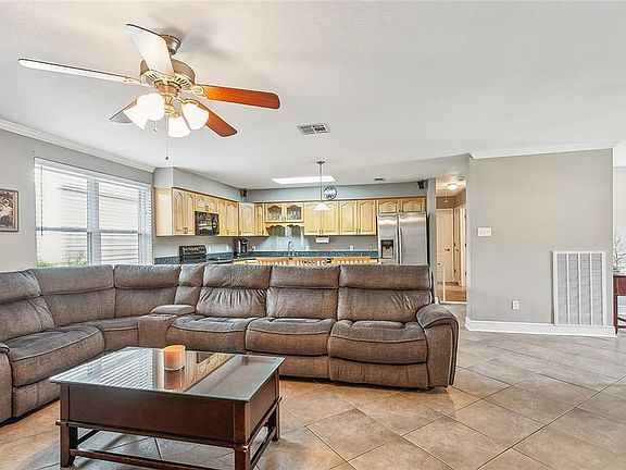 5th image of 445 Woodward Dr