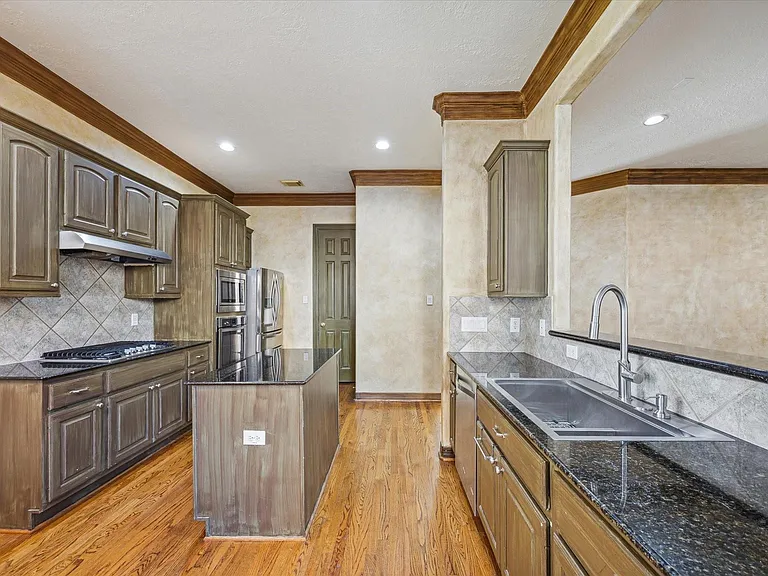 2802 Briarhurst Park — Photo 7