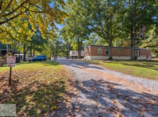 1115 Derby Rd, Hurt, VA 24563