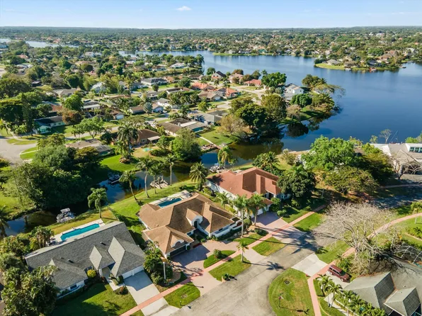 12724 Headwater Circle N, Wellington, FL 33414