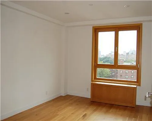 Sold by Dwelling NYC | media 32