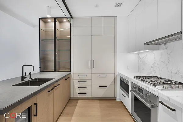 Rented by CORE | media 10