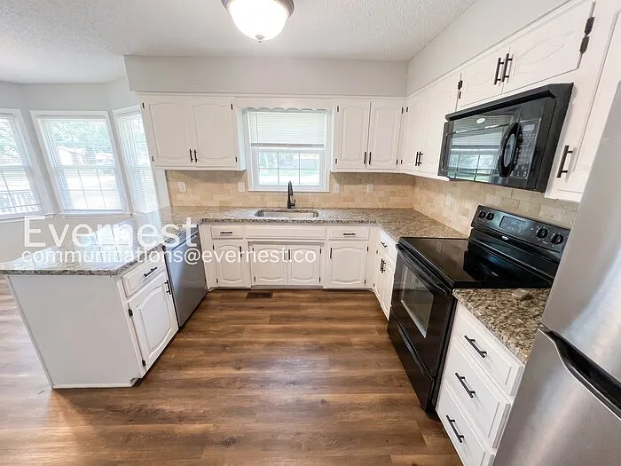 9805 N Wayne Ave — Photo 5