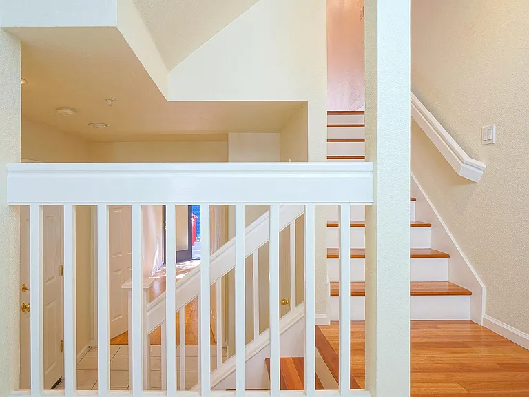 558 Driscoll Pl — Photo 4