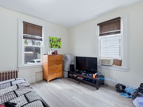 3rd image of 66 Halstead St