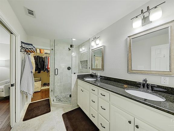 4th image of 10916 Middle Knoll Dr