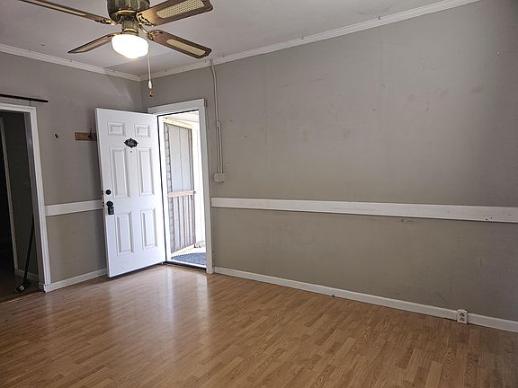 3rd image of 704 SW K St